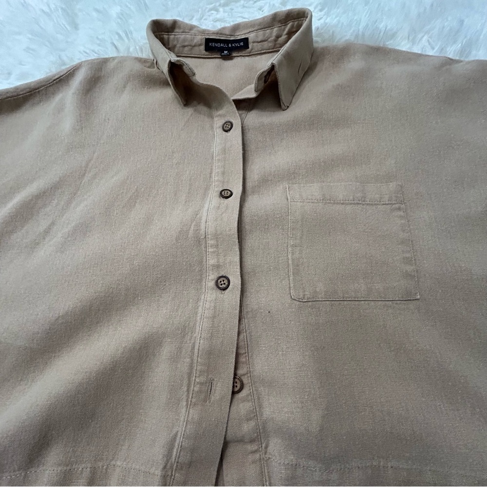 Kendall & Kylie Tan Cropped Button-Up Shirt - Picture 4 of 7